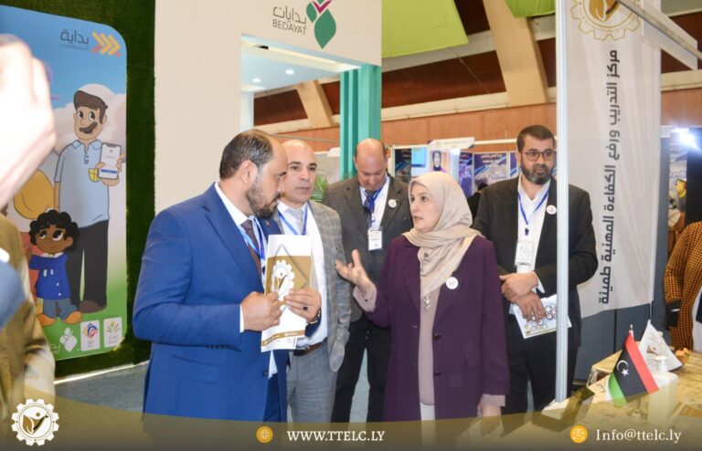 زيارة متبادلة للأجنحة بين المركز والمنطقة الحرة بمصراتة