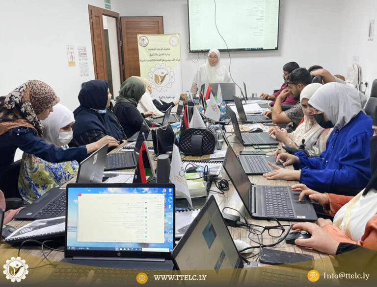 أنطلقت الدورة التدريبية في مجال قيادة الحاسب الآلي