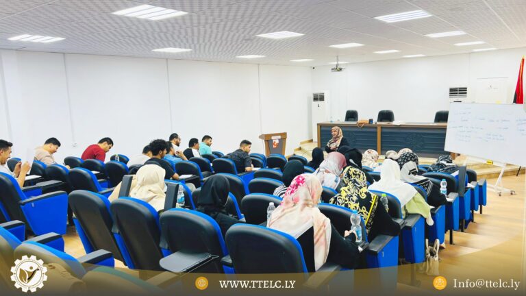 الدورة التدريبية في مجال اللغة الانجليزية